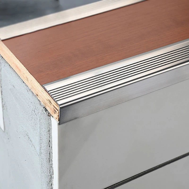 2. silver stainlesss steel stair nosing